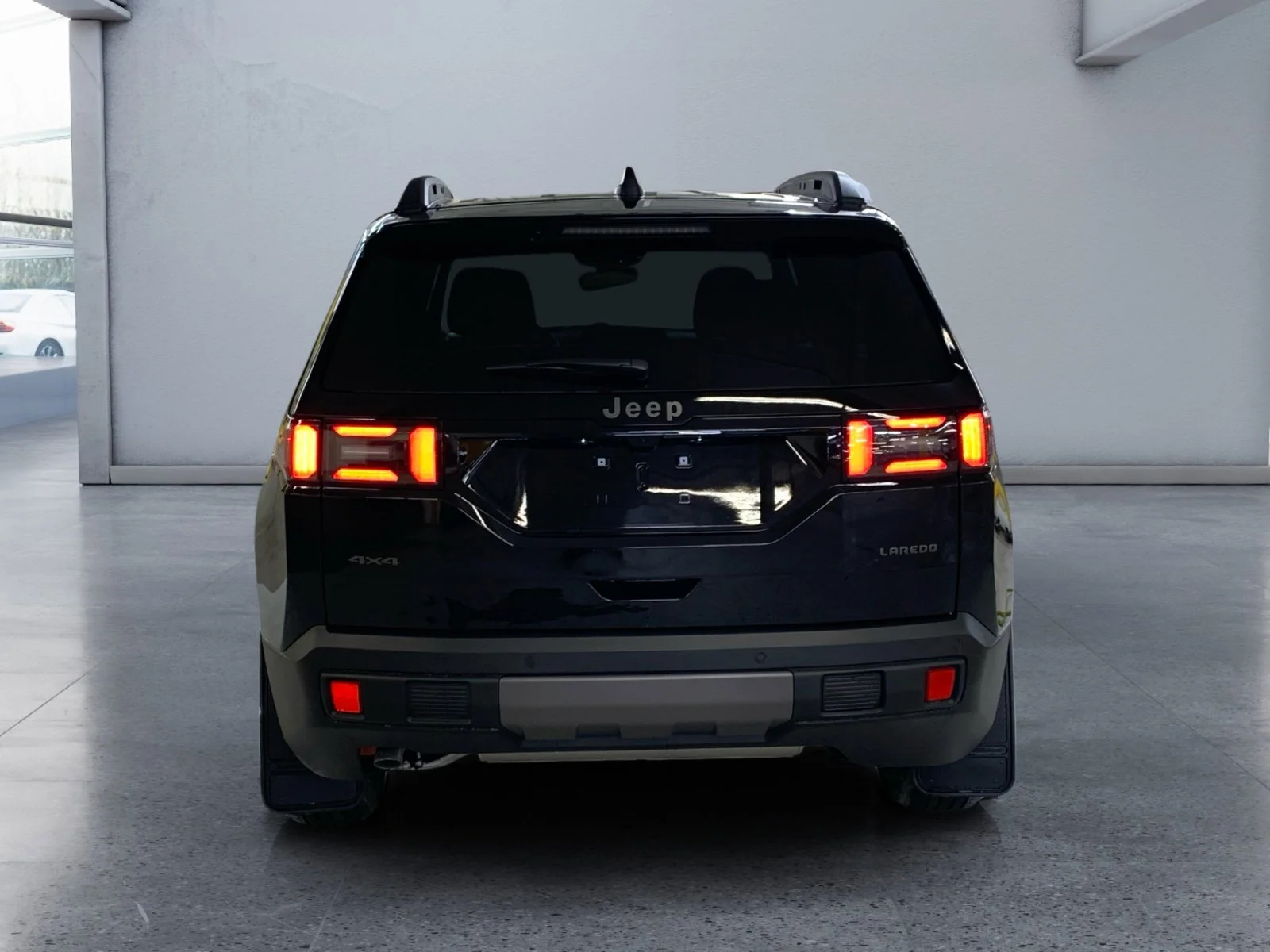 New 2026 Diamond Black Crystal Pearl Jeep Laredo image 4