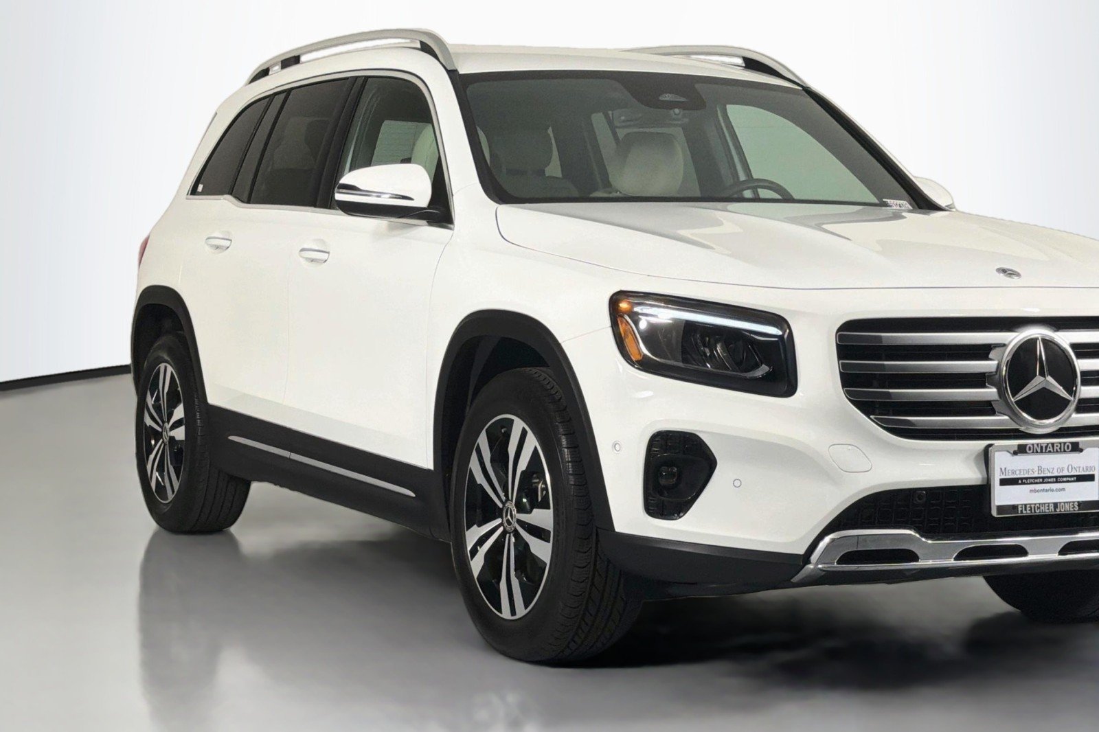 Used 2025 Polar White Mercedes-Benz GLB 250 image 13
