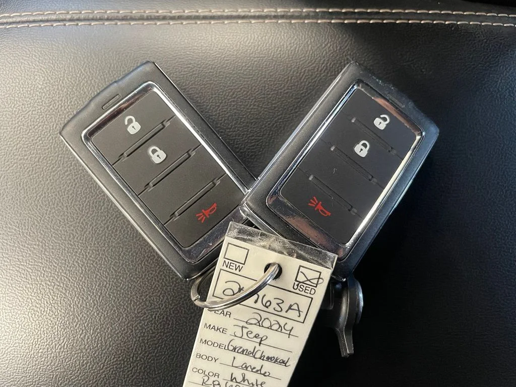 Used 2024 White Jeep Laredo image 19