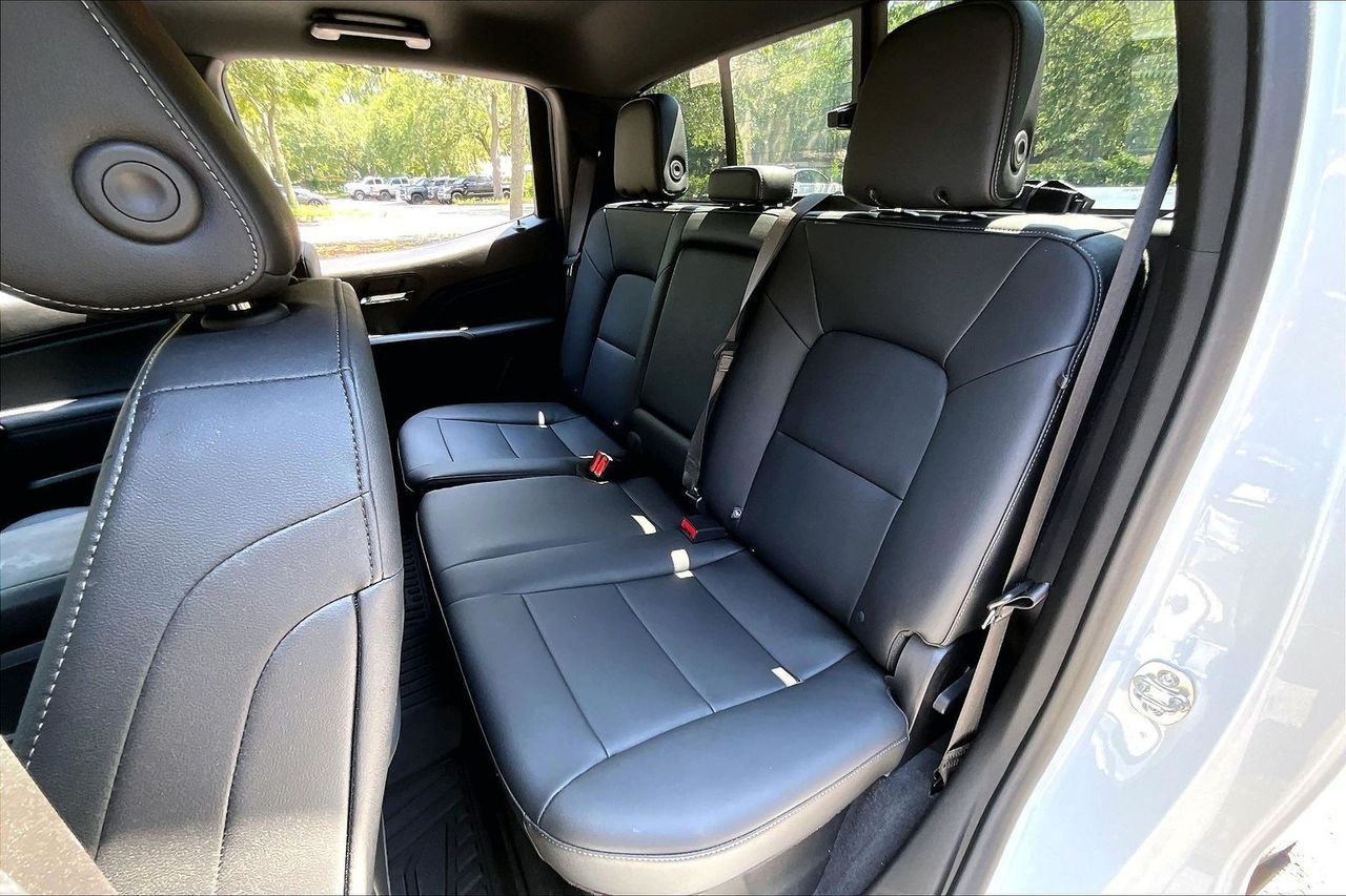 Used 2025 White Chevrolet LT image 19