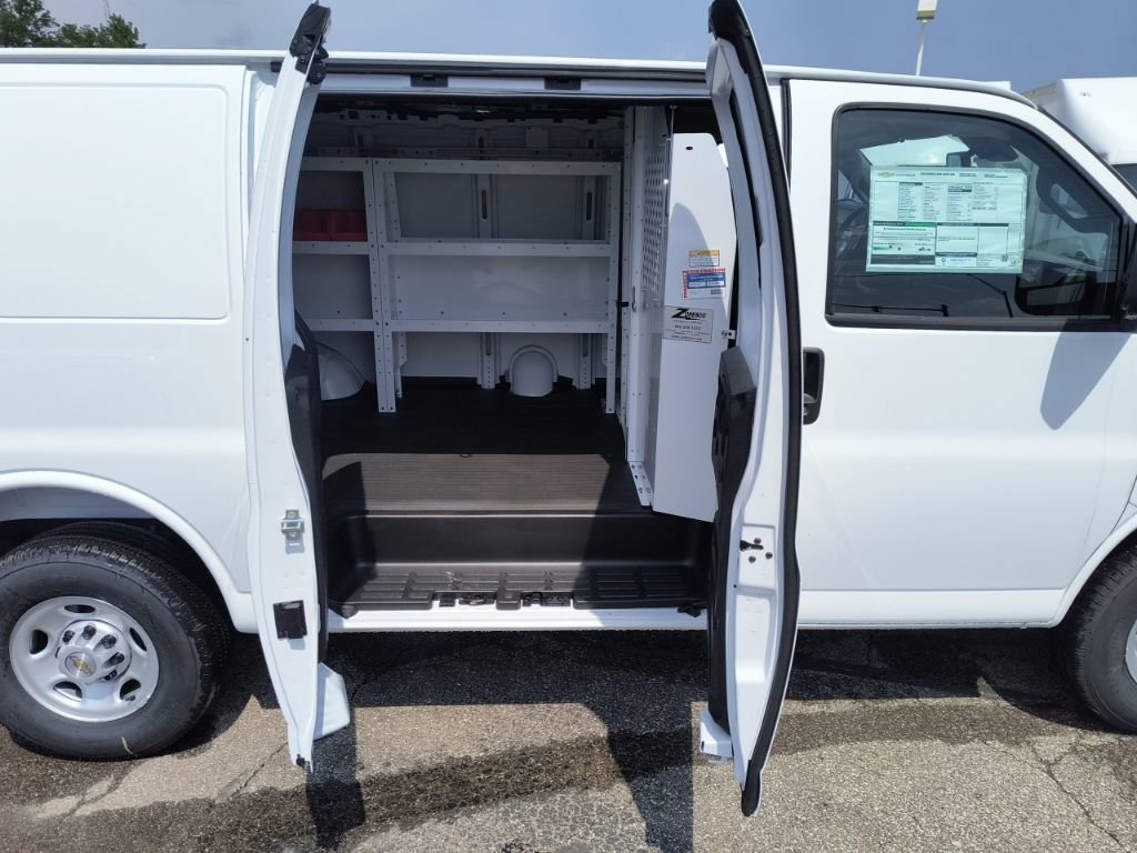 2025 Chevrolet Express Cargo Work Van - Photo 14
