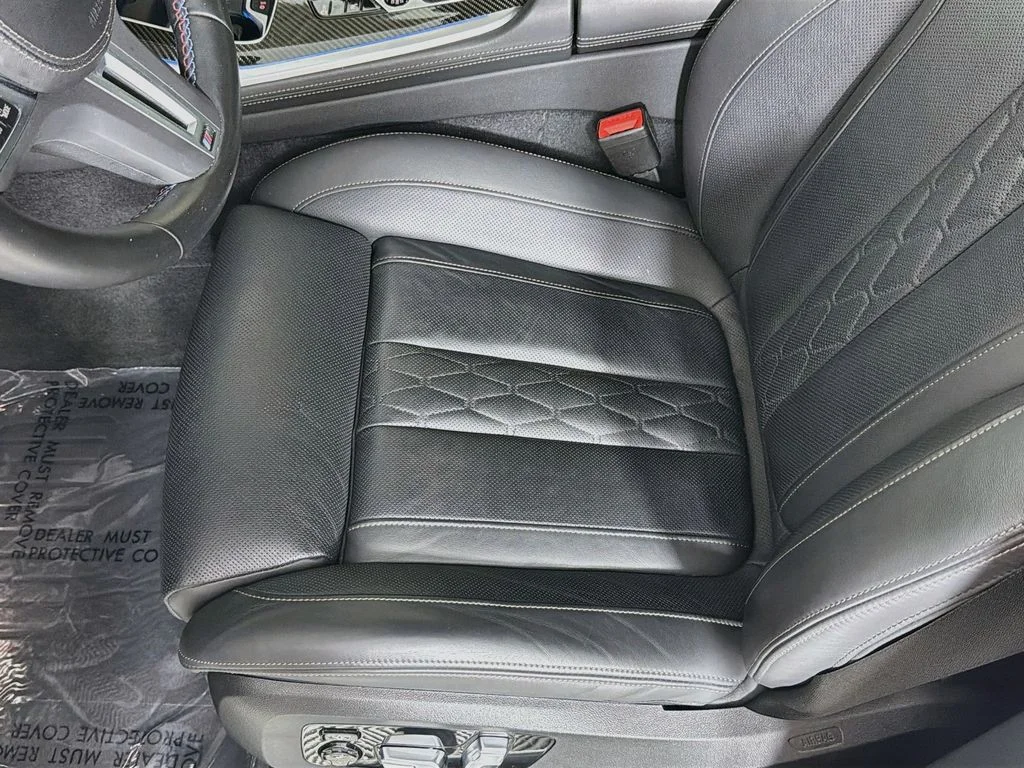 Used 2024 White BMW M60i image 20
