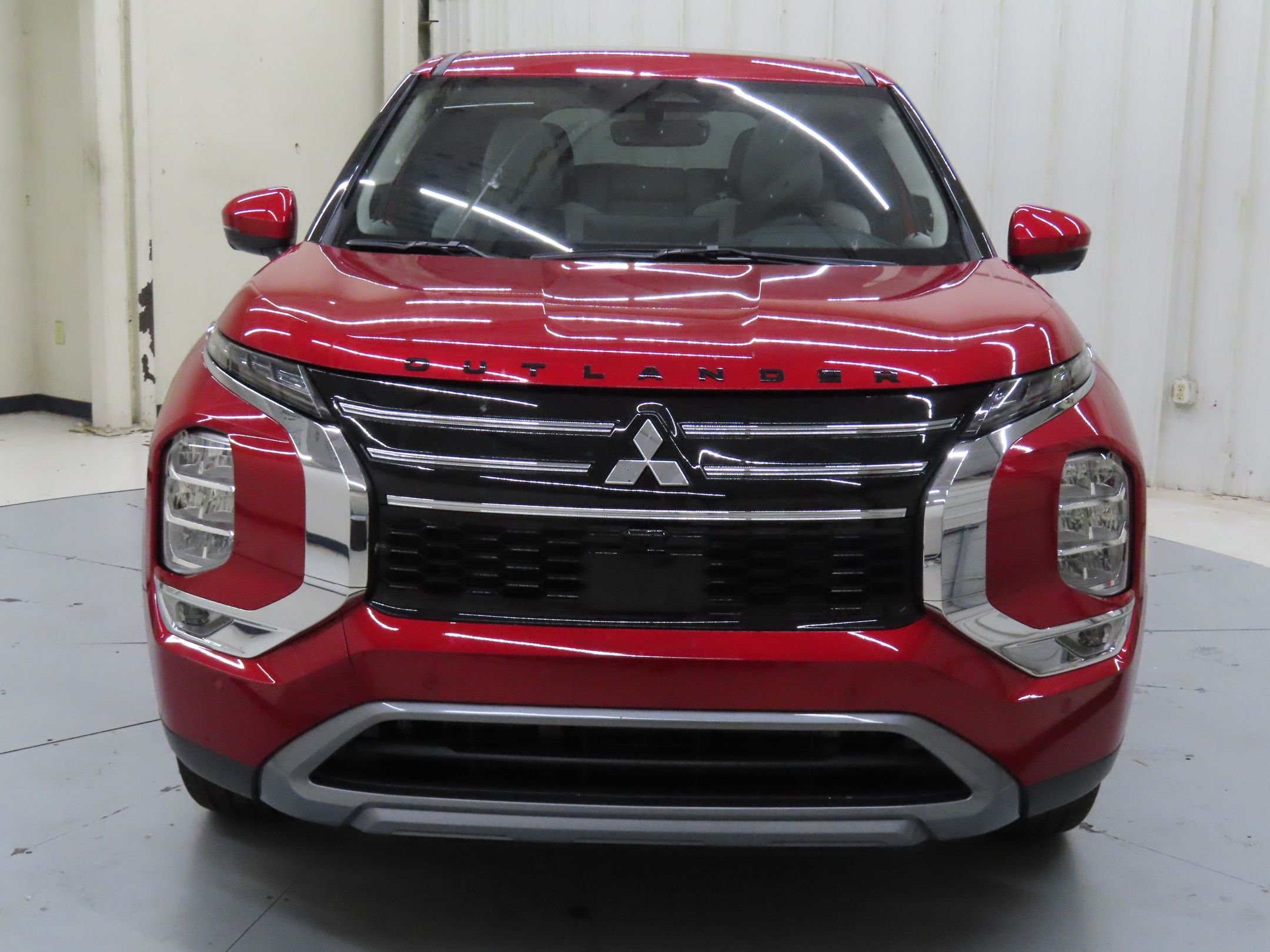 Used 2025 Red Mitsubishi SE image 9