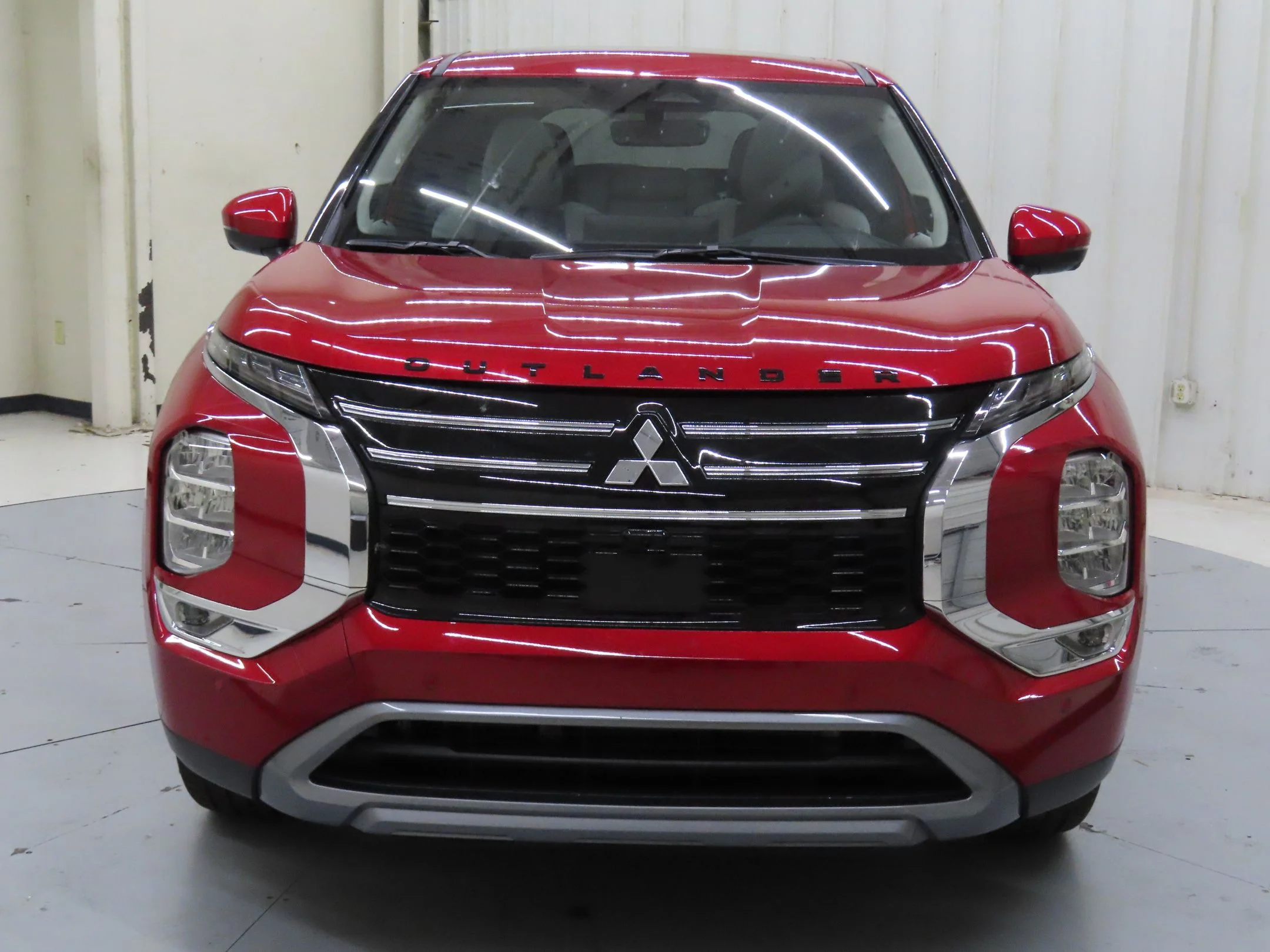 Used 2025 Red Mitsubishi SE image 9