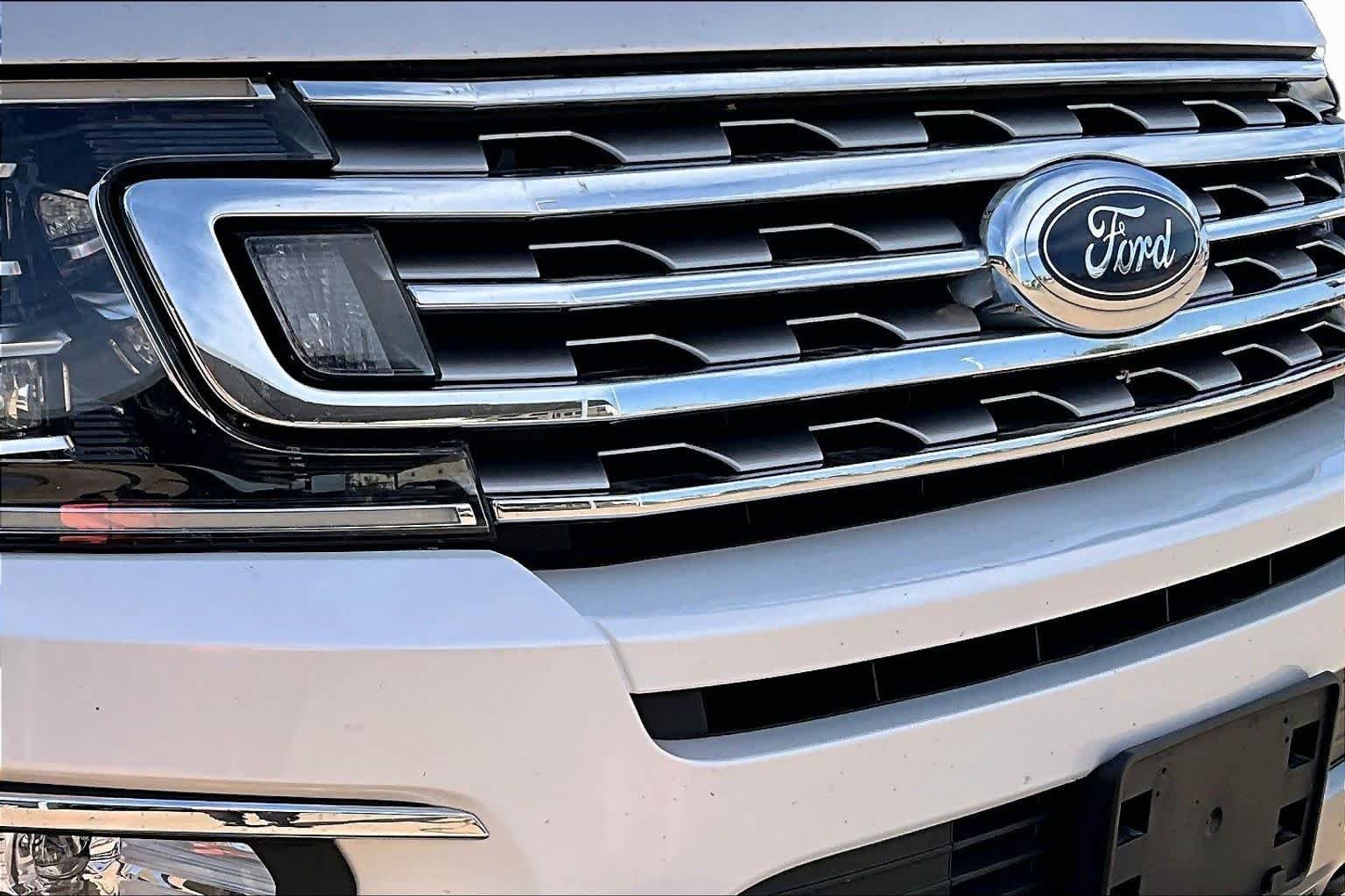 Used 2019 White Platinum Metallic Tri-Coat Ford Limited image 30