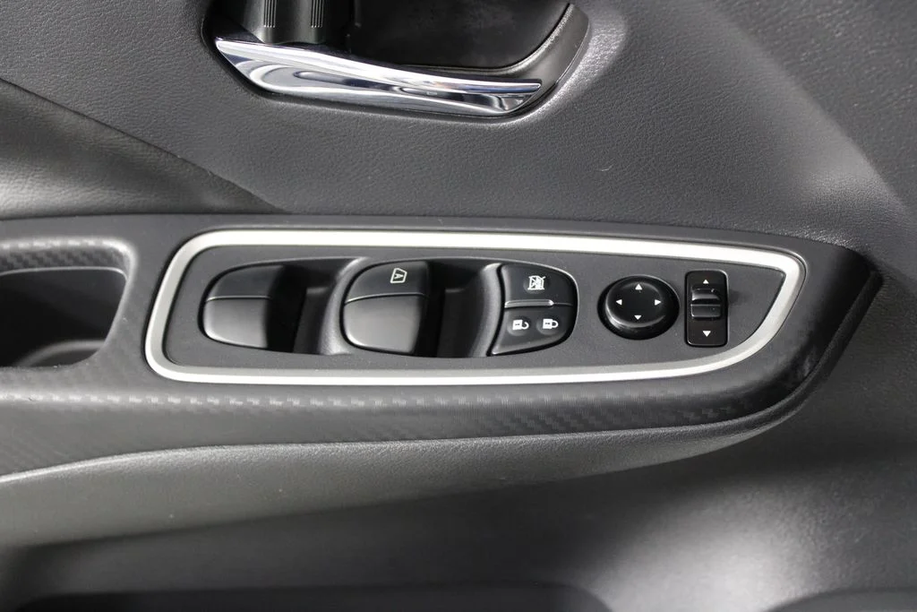 2025 Nissan Versa Sedan SR - Photo 22