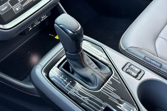 New 2026 CRYSTAL WHITE PEARL Subaru Limited image 18