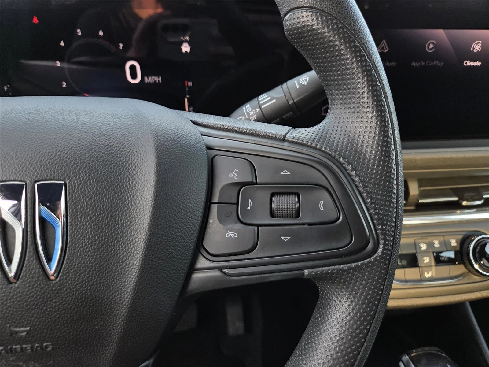 Used 2025 Summit White Buick Preferred image 21