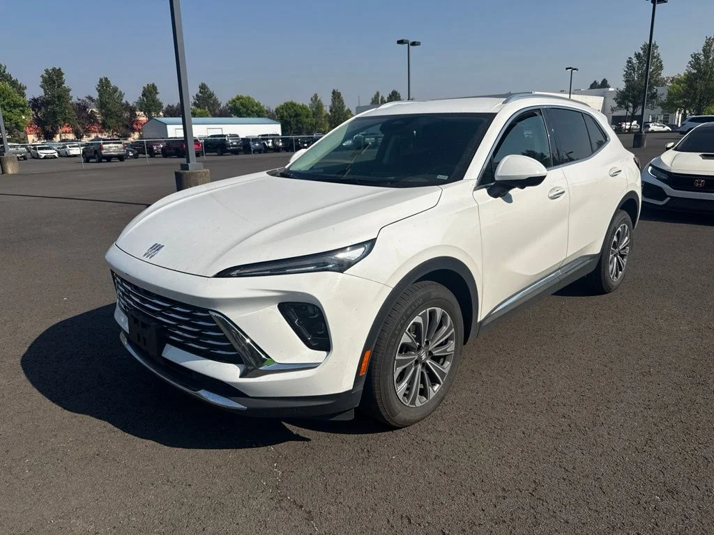 Used 2024 Summit White Buick Preferred image 3