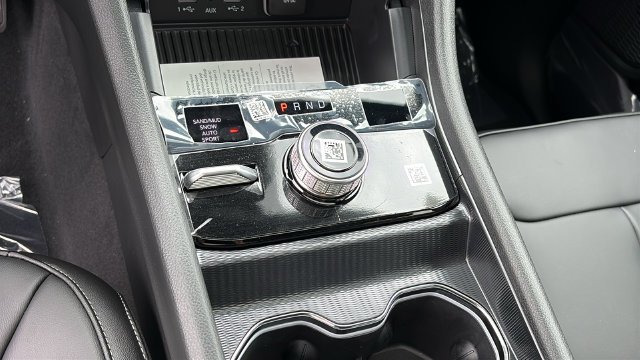 New 2027 Bright White Clear-Coat Paint Jeep Limited image 18