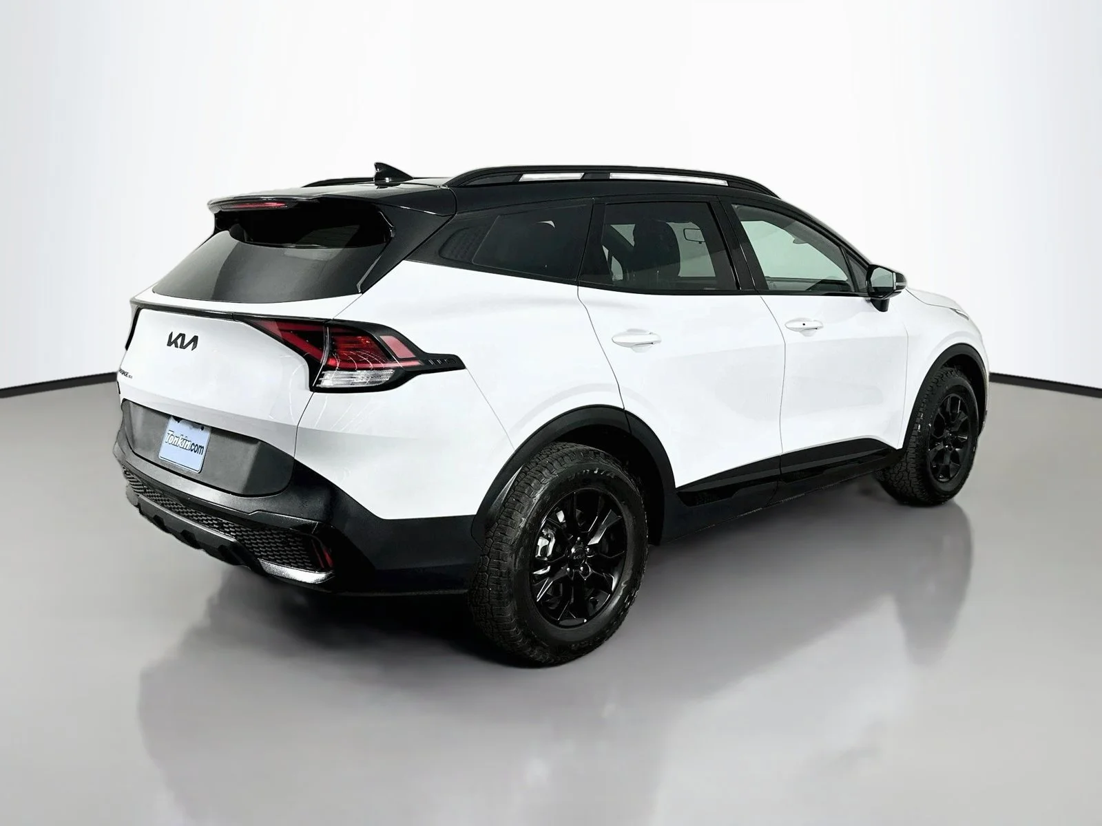 Used 2025 Glacier White Pearl/Ebony Black Roof Kia X-Pro image 7