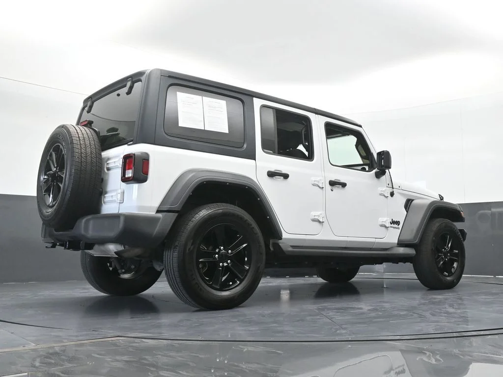 Used 2022 Bright White Clearcoat Jeep Unlimited Sport Altitude image 62