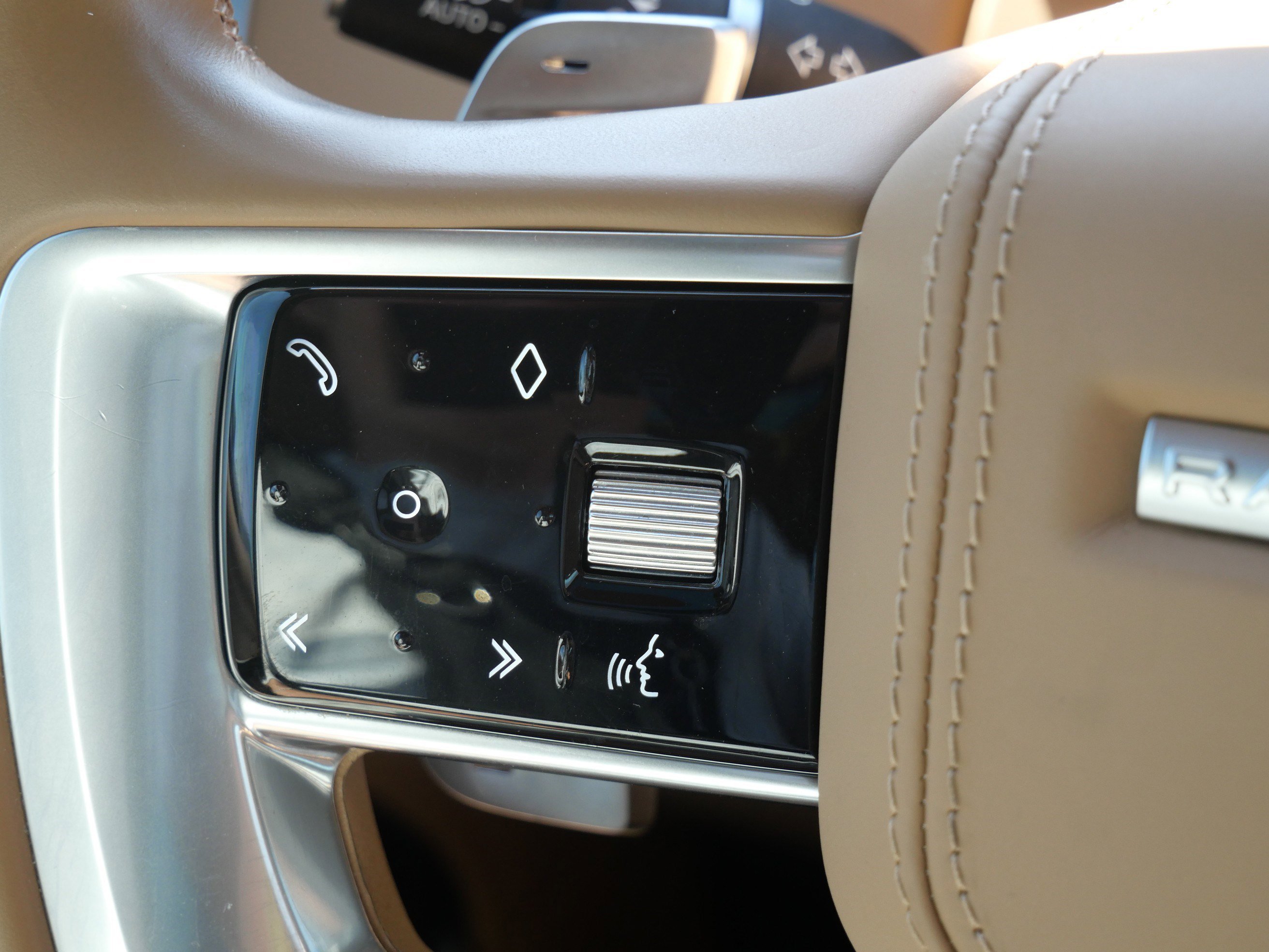 Used 2023 Black Land Rover Autobiography image 31