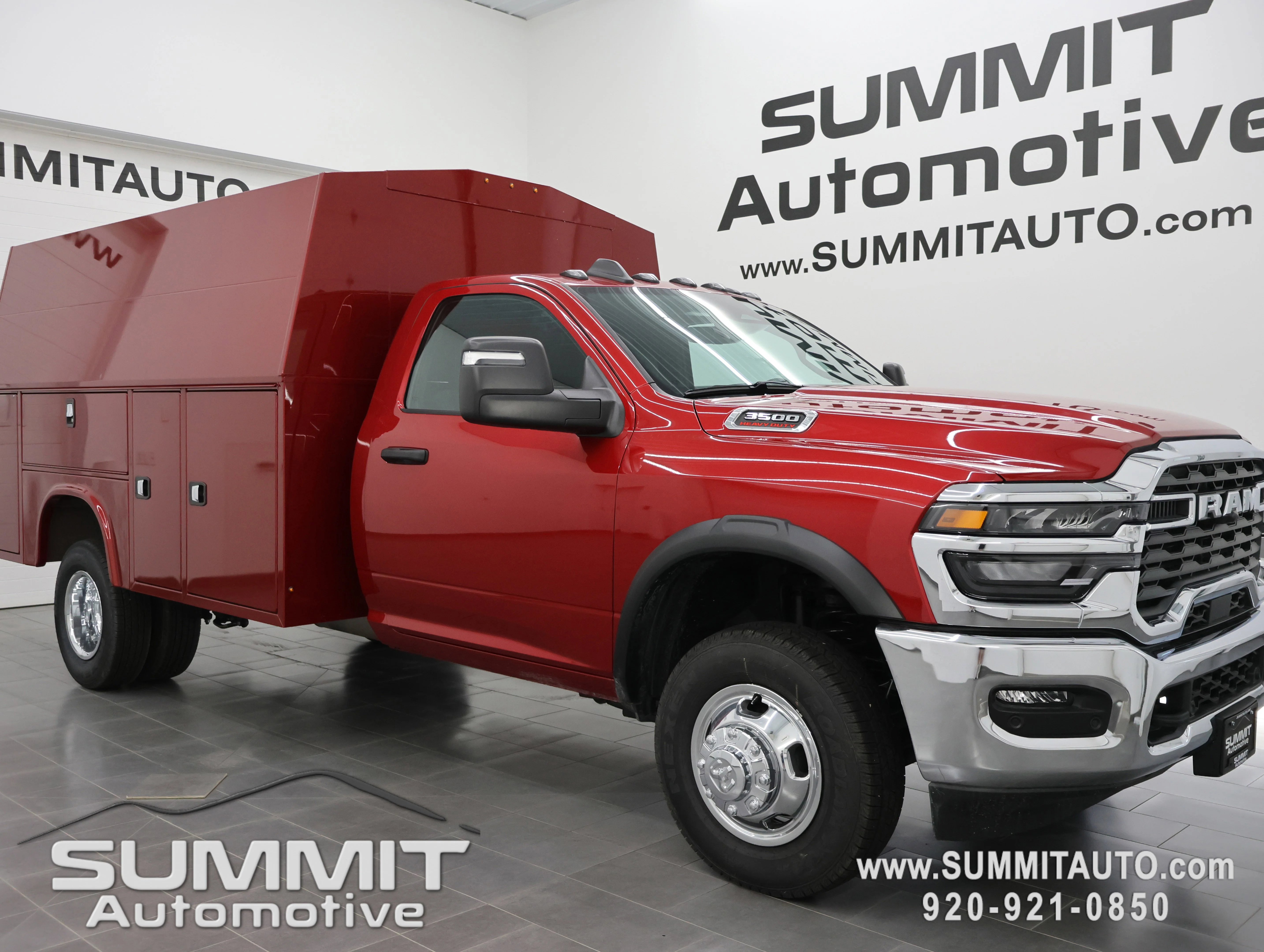 New 2026 Molten Red Pearl-Coat Exterior Paint RAM Tradesman image 2