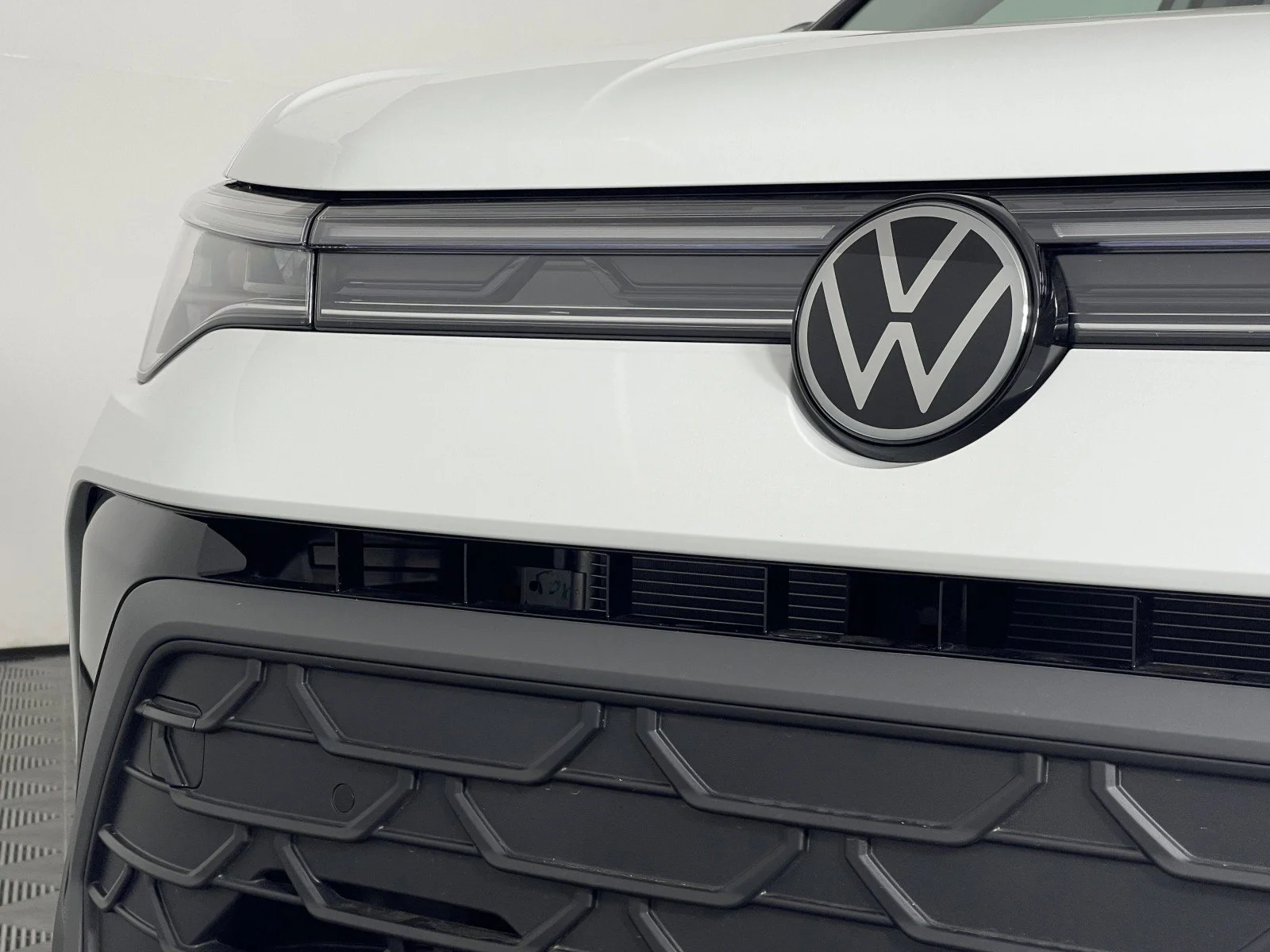 2025 Volkswagen Taos SE Black - Photo 9
