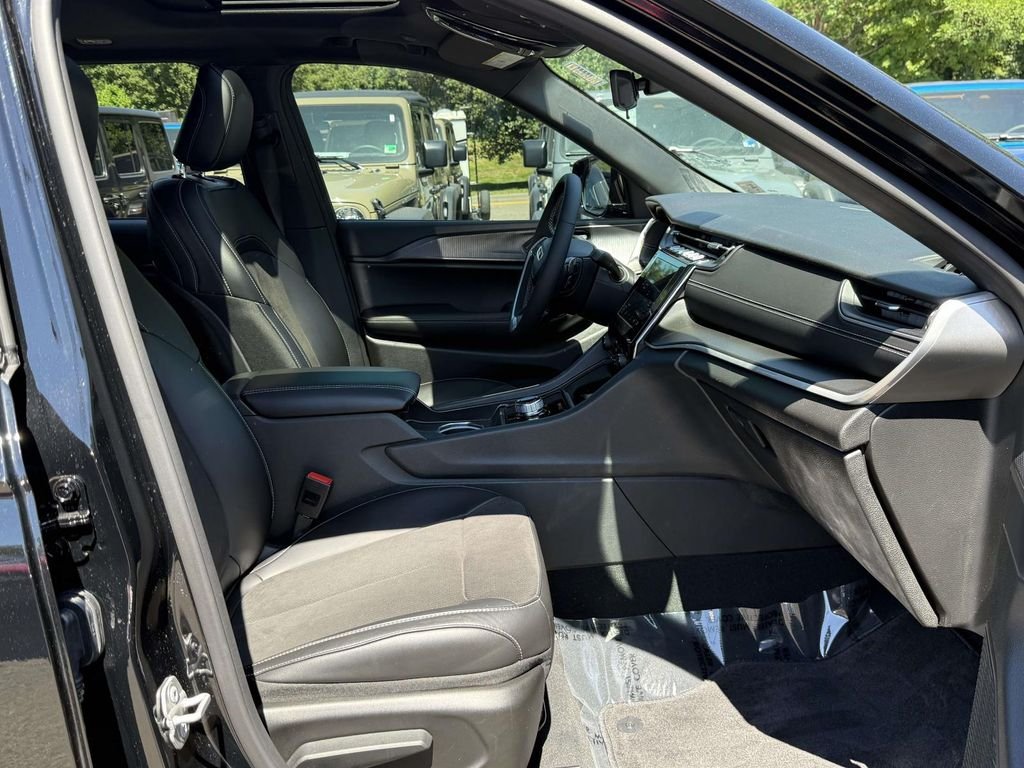 Used 2025 Black Jeep Altitude X image 15