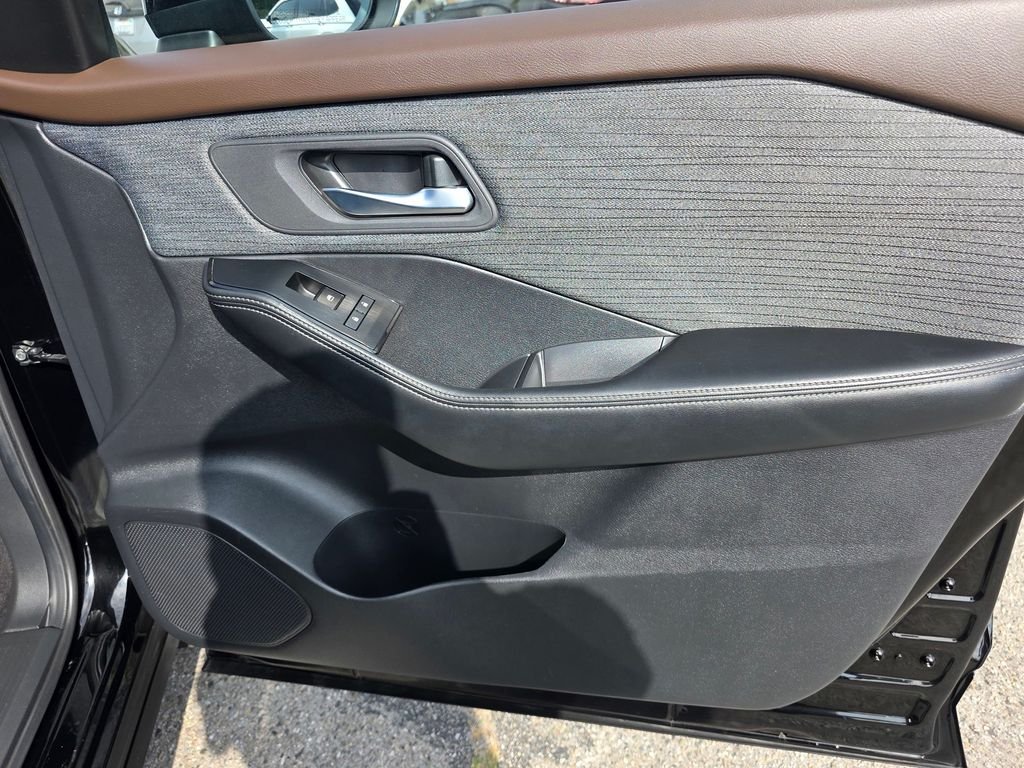 Used 2023 Black Nissan SV image 23