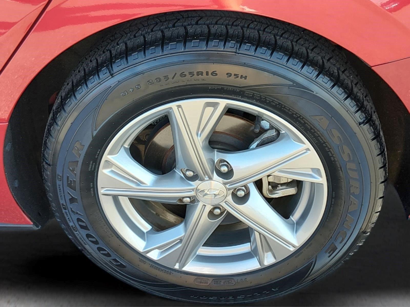 Used 2022 Calypso Red Hyundai SE image 12