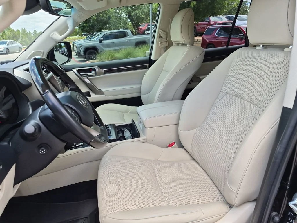 Used 2020 Black Lexus 460 image 18