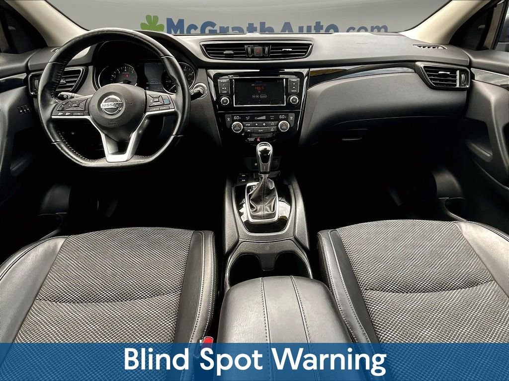 Used 2022 White Nissan SV image 10