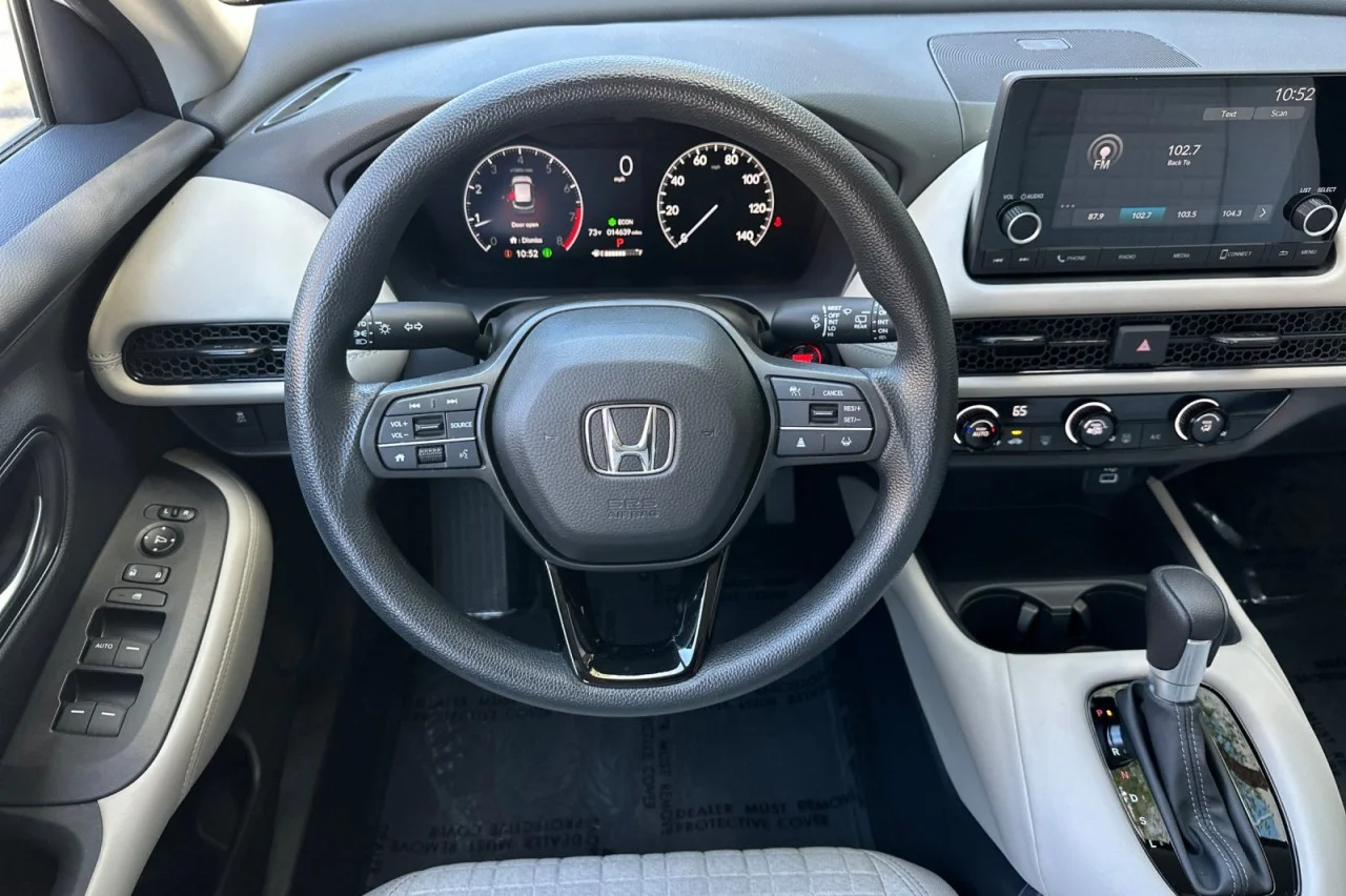 Used 2025 Platinum White Pearl Honda LX image 13