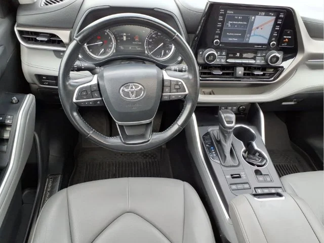 Used 2022 Blue Toyota XLE image 19