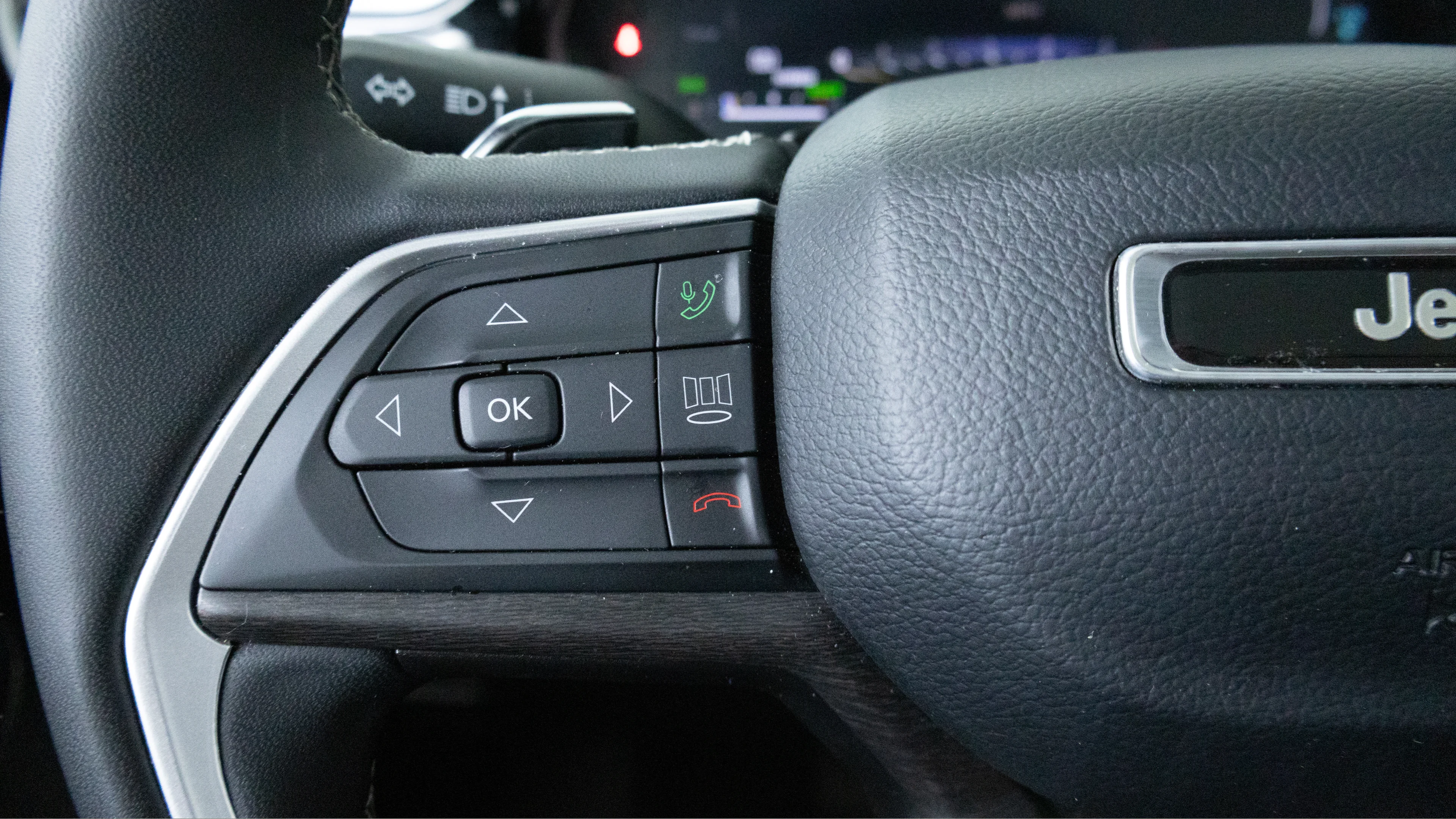 Used 2023 Silver Zynith Jeep  image 19