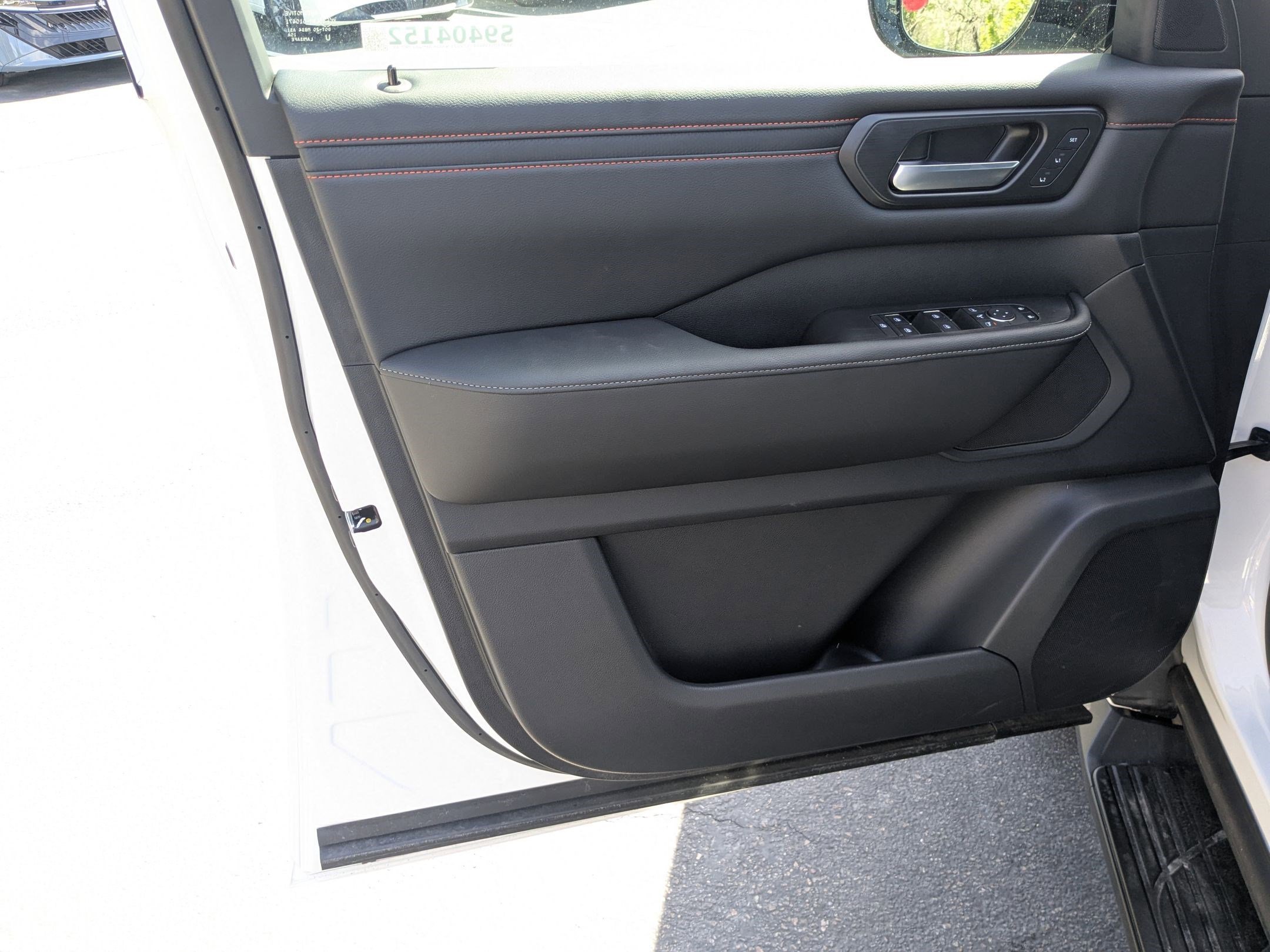 2025 Nissan Armada PRO-4X - Photo 12