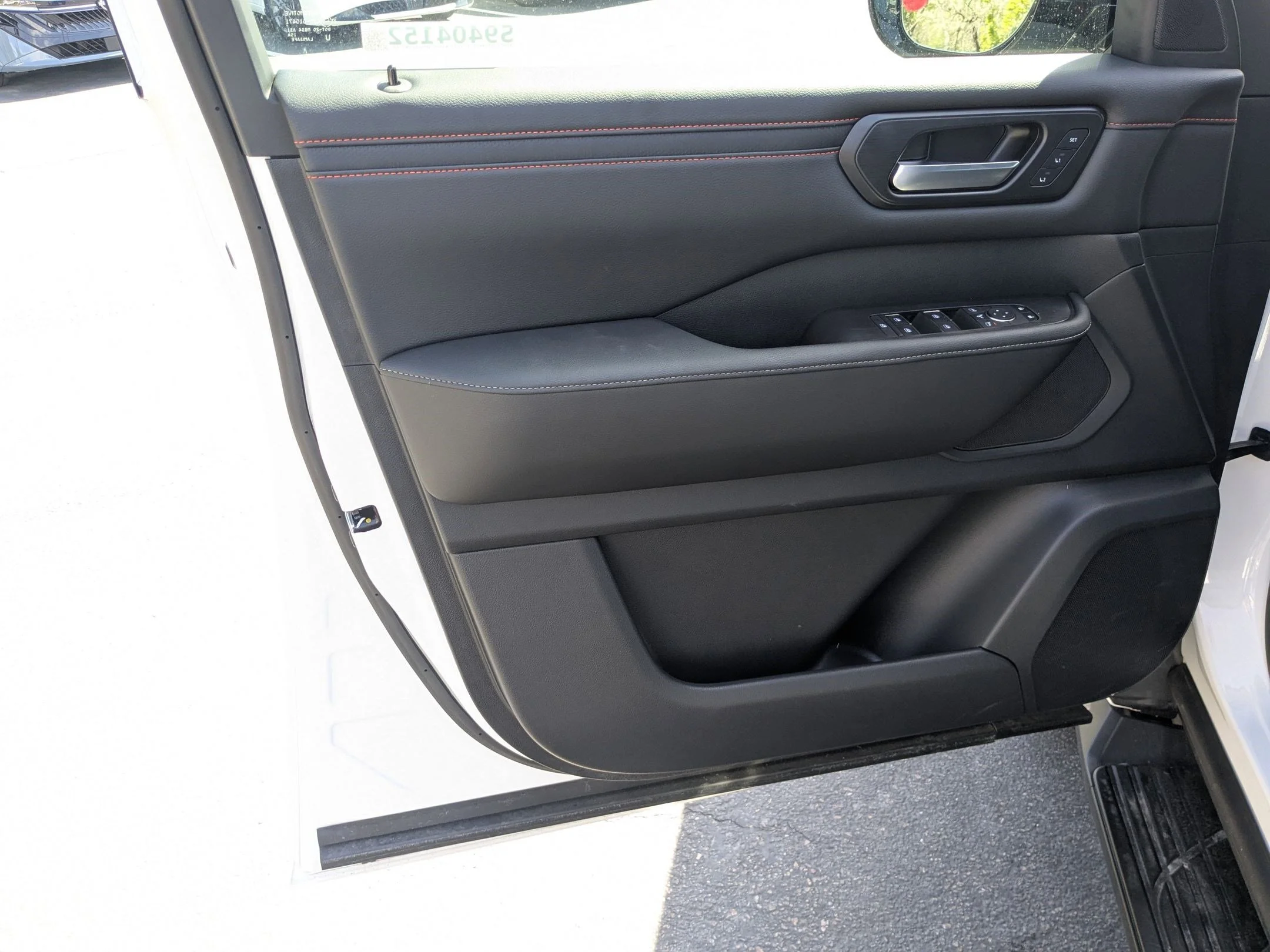 2025 Nissan Armada PRO-4X - Photo 12