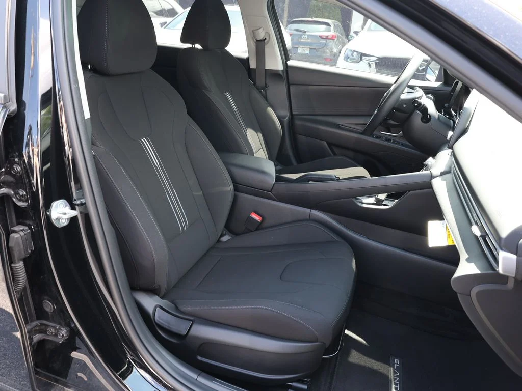 Used 2023 Black Hyundai SEL image 18