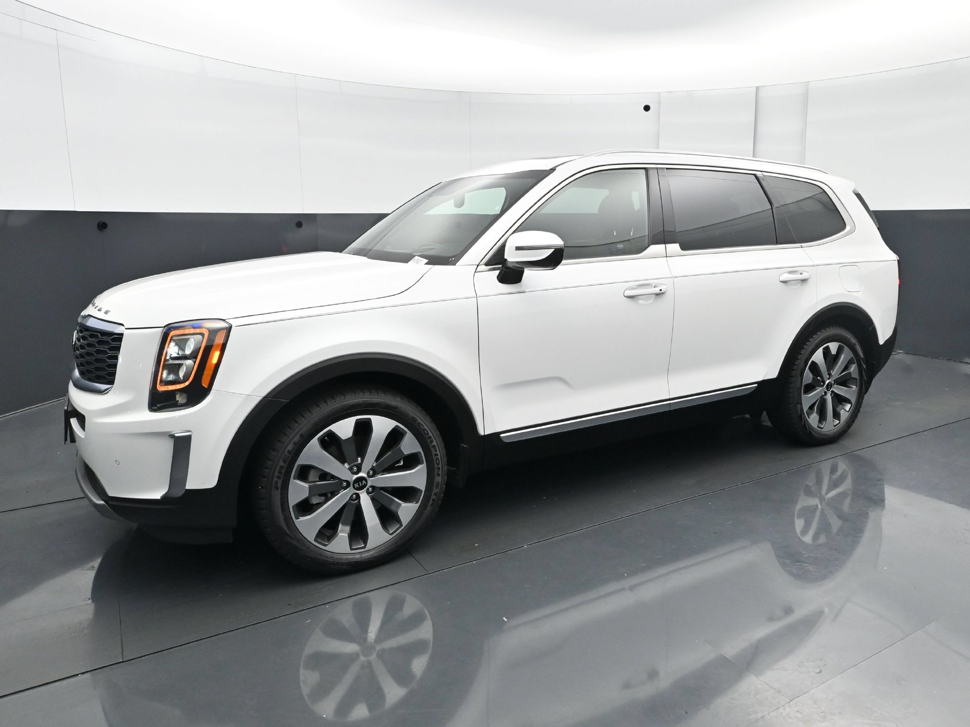 Used 2020 Snow White Pearl Kia SX AWD image 2