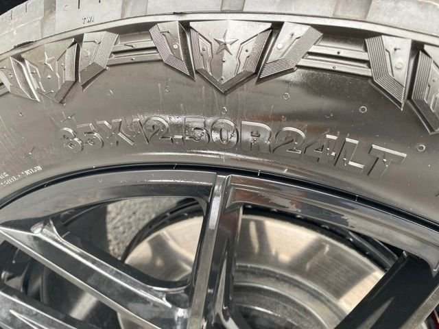 Used 2024 Black Diamond Tri-Coat Cadillac V-Series image 46