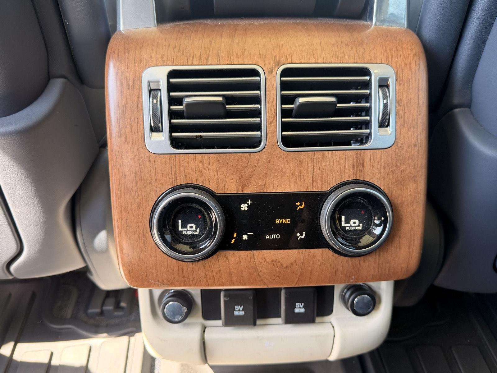 Used 2019 Byron Blue Metallic Land Rover HSE image 11