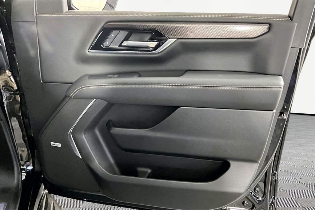 Used 2025 Black GMC Elevation image 27