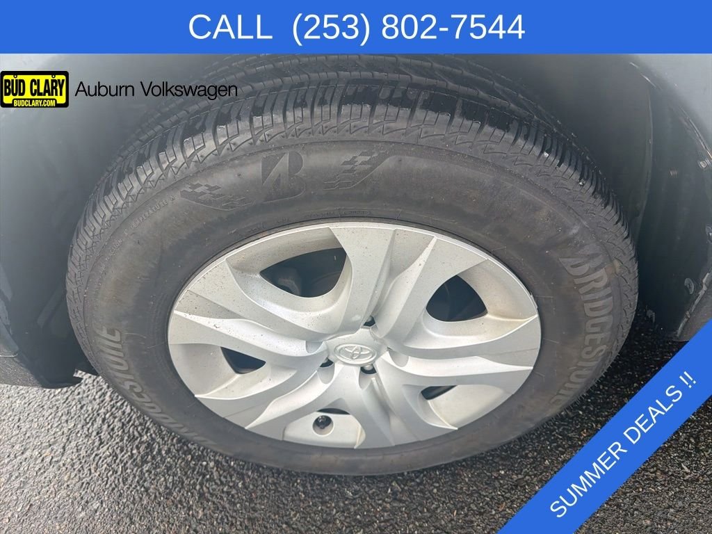 Used 2015 White Toyota LE image 10