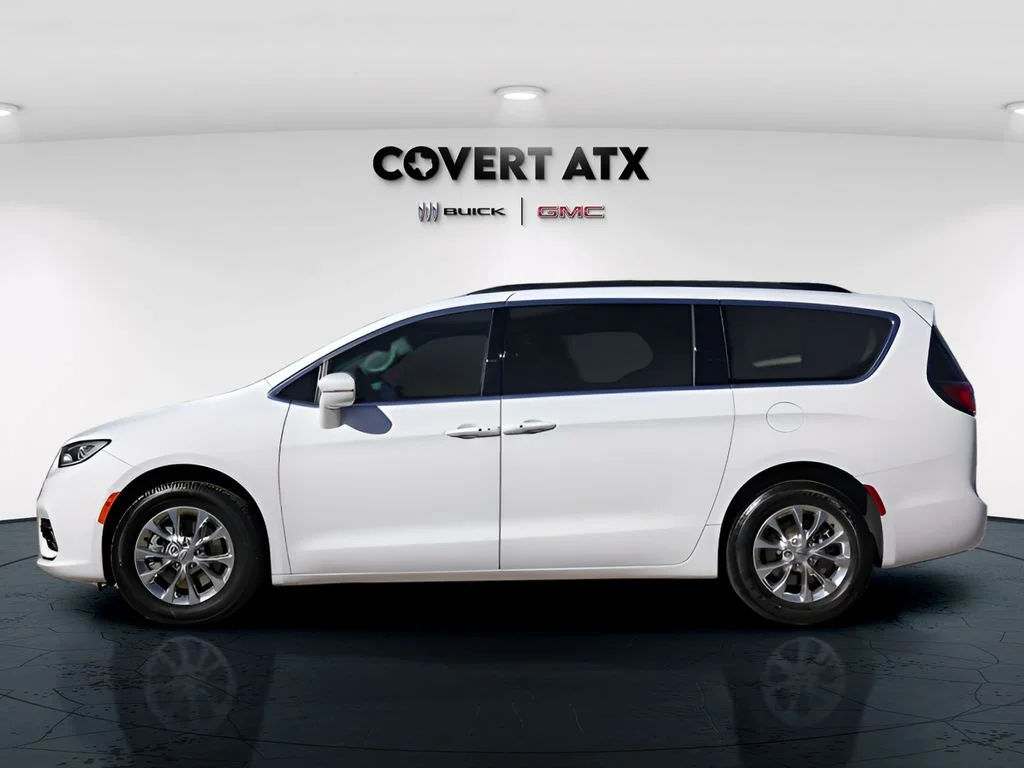Used 2022 White Chrysler Touring L image 5
