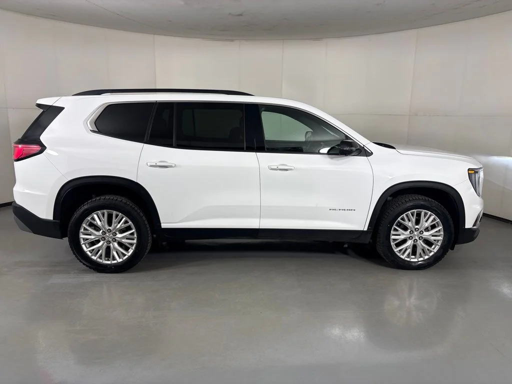 Used 2024 White GMC Elevation image 9