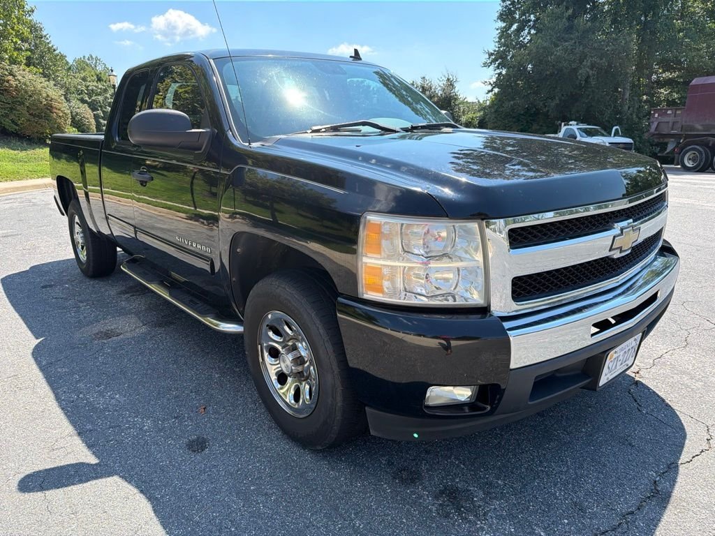 Used 2011 Black Chevrolet LT image 2
