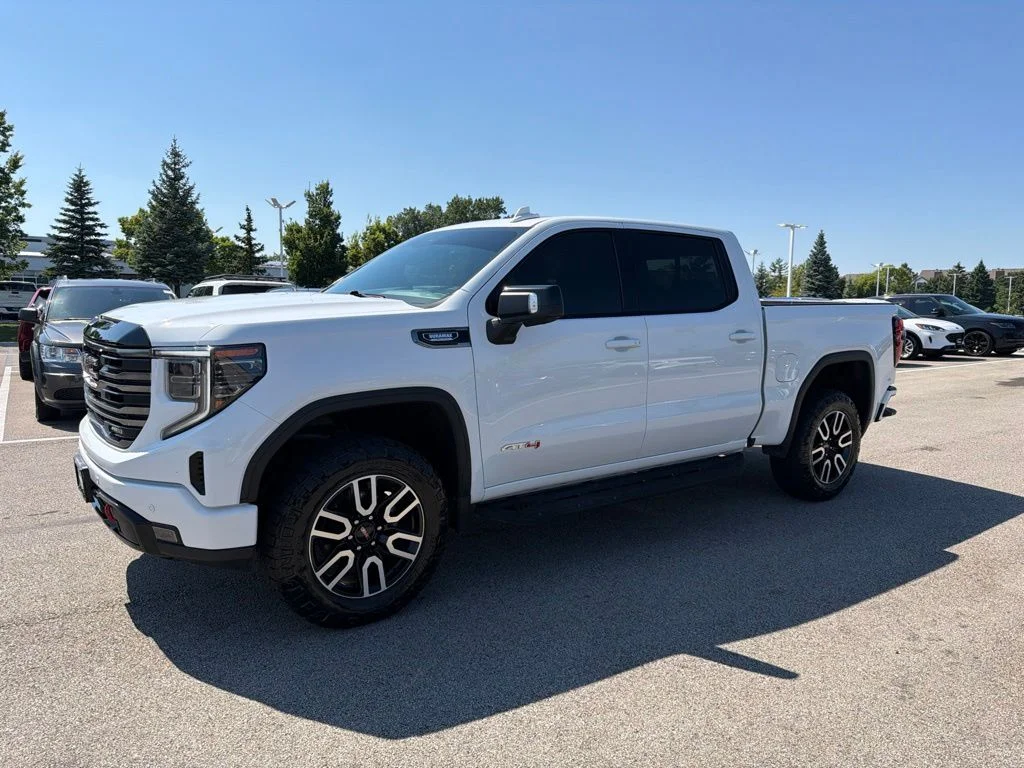 Used 2025 White GMC AT4 image 1