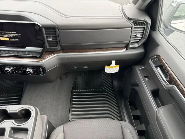 New 2026 Summit White GMC SLE image 18