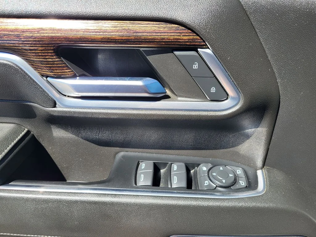 Used 2024 Summit White GMC SLE image 17