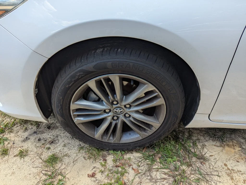 Used 2017 White Toyota SE image 9