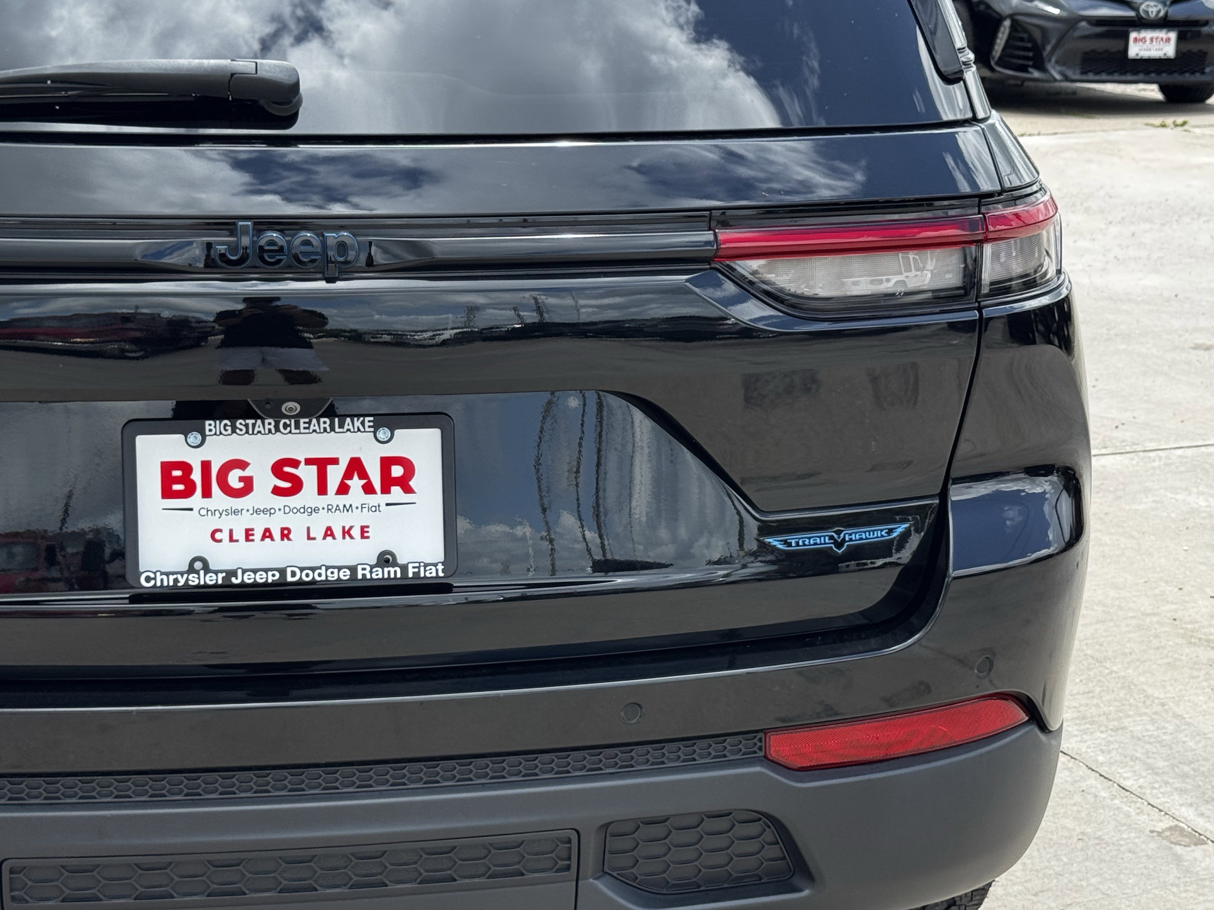 Used 2022 Diamond Black Crystal Pearlcoat Jeep Trailhawk image 10