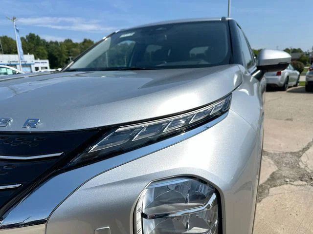 Used 2024 Silver Mitsubishi SE image 49