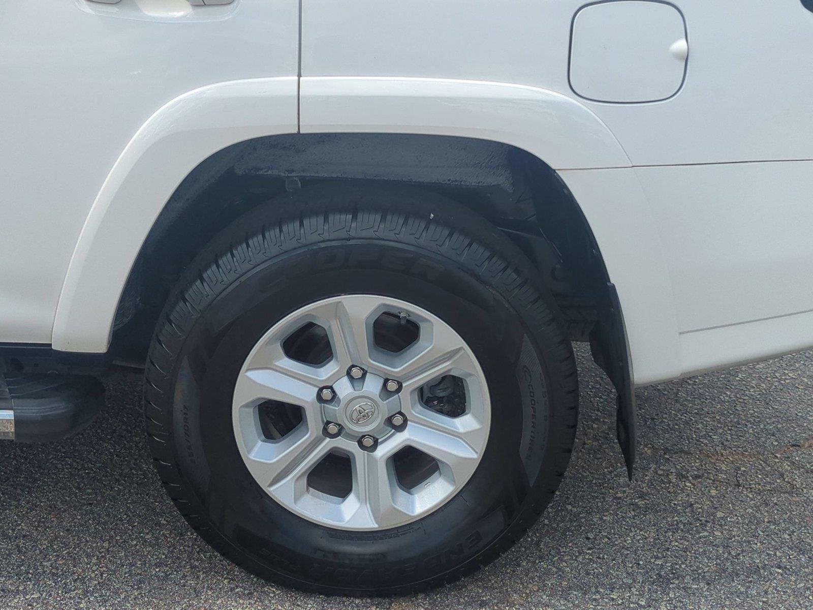 Used 2017 Super White Toyota SR5 image 11