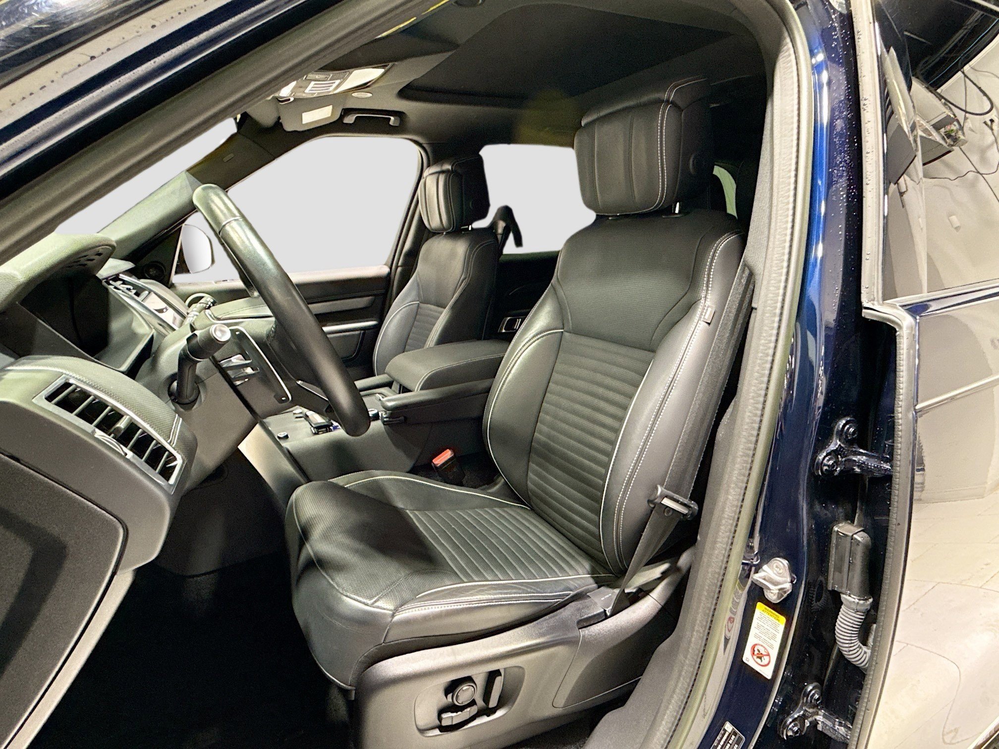 Used 2023 Portofino Blue Metallic Land Rover HSE R-Dynamic image 22