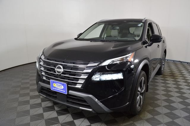 Used 2025 Black Nissan SL image 3
