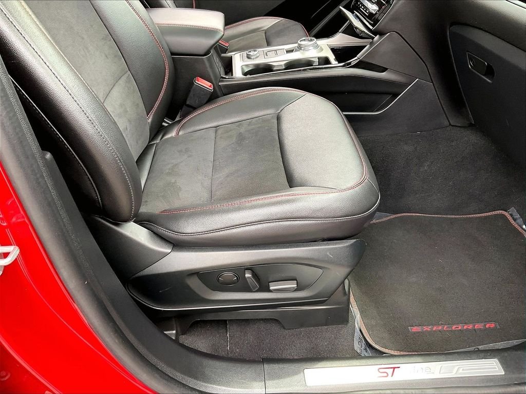 Used 2022 Rapid Red Metallic Tinted Clearcoat Ford ST-Line image 38