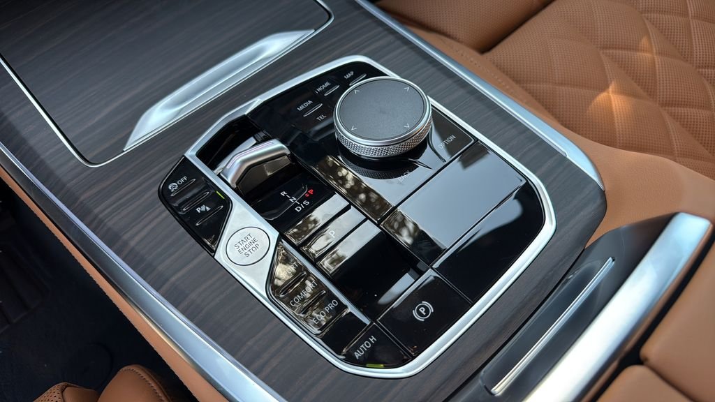 New 2026 Skyscraper Grey Metallic BMW sDrive40i image 15