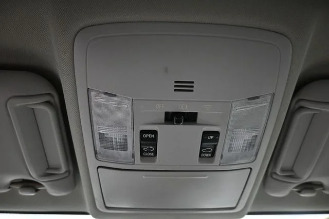 Used 2018 Gray Toyota XLE image 39